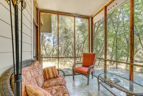 All-season Outdoor Base Camp: Gold Country Home! - Innenbereich