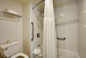 Best Western Potsdam University Park Inn, NY - Badeværelse