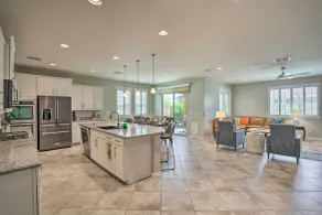 Spacious & Modern Surprise Home w/ Pool! - Innenbereich