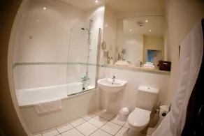 Chelmsford Serviced Apartments - Bathroom