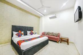 FabHotel Kavya Inn - Nr The Mall of Faridabad - Rom