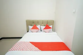 Wisma Merdeka Syariah RedPartner - Room
