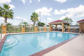 La Quinta by Wyndham Bay City - Piscine