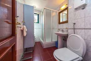 Villa Rasotica Relaxing Villa with Heated Pool, Perfect for Families - Bathroom