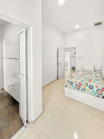4 Bedroom Landed House - Habitación