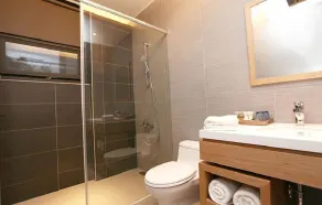 Lovely Pond Hostel - Bathroom