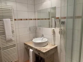 The KRAL - Business Hotel & Serviced Apartments - Bathroom