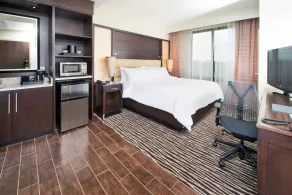 Embassy Suites by Hilton Fayetteville Fort Bragg - Chambre