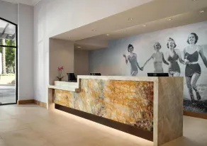 Hotel Zessa Orange County Airport, a DoubleTree by Hilton - Reception