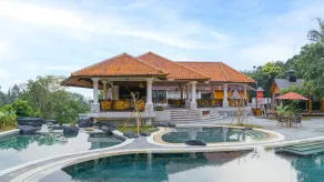 Novus Giri Resort & Spa - Pool