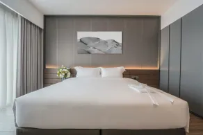 Residence on Opus Bay - Balmoral Tower Hotel - Room