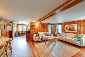 Riverfront Hallstead Cabin: Kayaks & Fire Pit! - Interiör