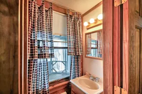 Bayfront Hancock Cottage w/ Beach Access & Views! - Interiør