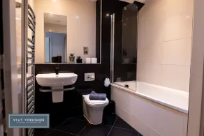 Homely Serviced Apartments - Blonk St - Bathroom