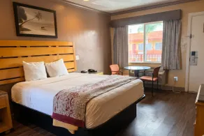 Om Park Inn and Suites El Cajon near San Diego - Rum