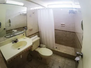 Intiotel Chiclayo - Bathroom