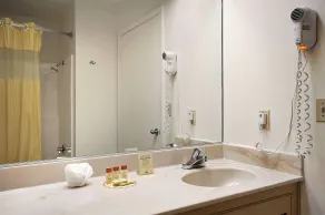 Days Inn by Wyndham Riverside Tyler Mall - Salle de bain