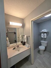 AmericInn by Wyndham Minot - Salle de bain