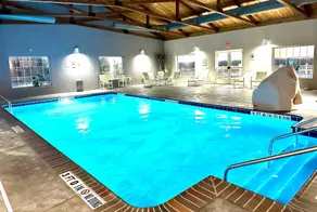 Microtel Inn & Suites by Wyndham Quincy Downtown - River Area - Piscine