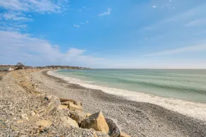 Walk to Rye Harbor State Park: Home w/ Ocean Views - Innenbereich