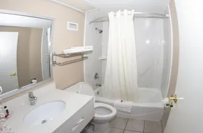 Super 8 by Wyndham St Charles - Salle de bain
