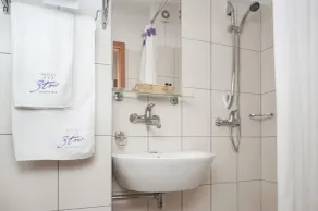 Hotel 3 Trio - Bathroom