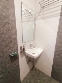 Hotel Empire - Near International Airport - Bathroom