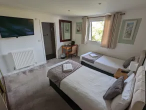 Cecil Court Hotel - Room