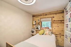 Spacious Cabin on Cross Lake: Treehouse & Sauna! - Værelse
