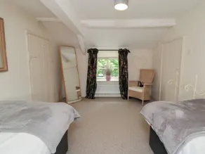 Black Horse Cottage - Rum