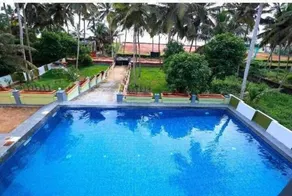 Ocean Queen Palace Poovar - Piscine