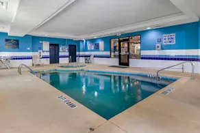 Comfort Suites near MCAS Beaufort - Piscina