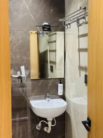 Shreshtam Apart Hotel, Kondapur - Bathroom