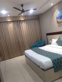 Aagaaz - Room