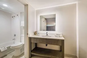 Days Inn by Wyndham Chula Vista-San Diego - Bathroom