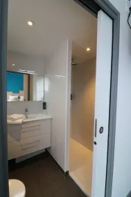 Sure Hotel by Best Western Saint-Raphael Le Dramont - Bathroom