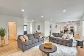 Charming Middlebury Retreat w/ Patio & Fire Pit - Innenbereich