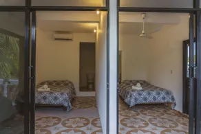 Nomad Beach House - Hostel - Room
