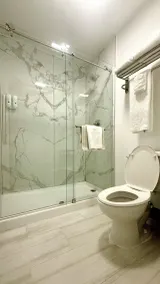 Quality Inn & Suites Los Angeles Airport - Stadium District - Salle de bain