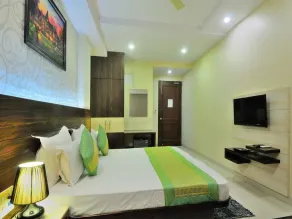 Hotel Sky Rich International -Near to Famous Karol Bagh Market & Metro Station - Zimmer