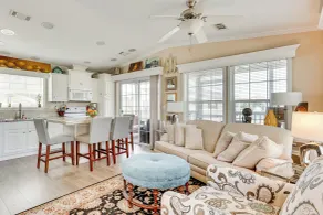 4 Mi to Fort Myers Beach: Home w/ Resort Perks! - Intérieur