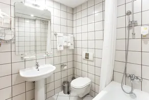 Geneva Hotel - Bathroom