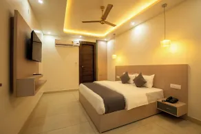 The Goura Palace Hotel And Restaurant - Rum