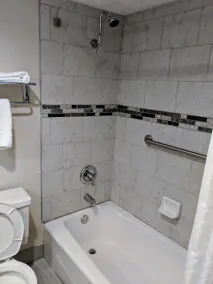 Super 8 by Wyndham Lake City - Salle de bain