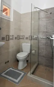 Vanas Apartments - Bathroom