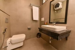 Hotel White Saffron - Bathroom