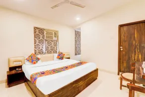 Hotel Travellers Inn -Kathauta Chowk Gomti Nagar - Room