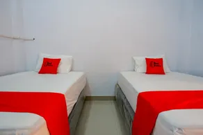 RedDoorz near Lokawisata Baturaden 2 - Room