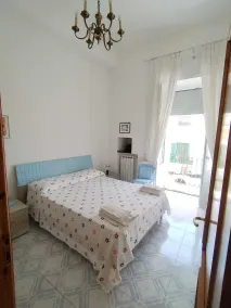 Ischia Ponte appartamento romantico 8 posti letto - Værelse