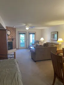 Spacious 2-Story Condo by the Lake - Quarto
